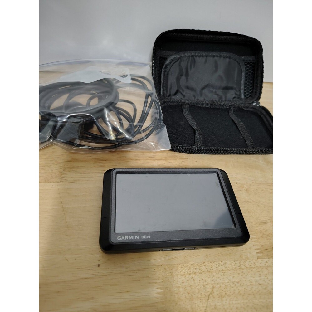 Garmin Nuvi 265W Bundle 4.5 Screen With Case Charger and USB Cord